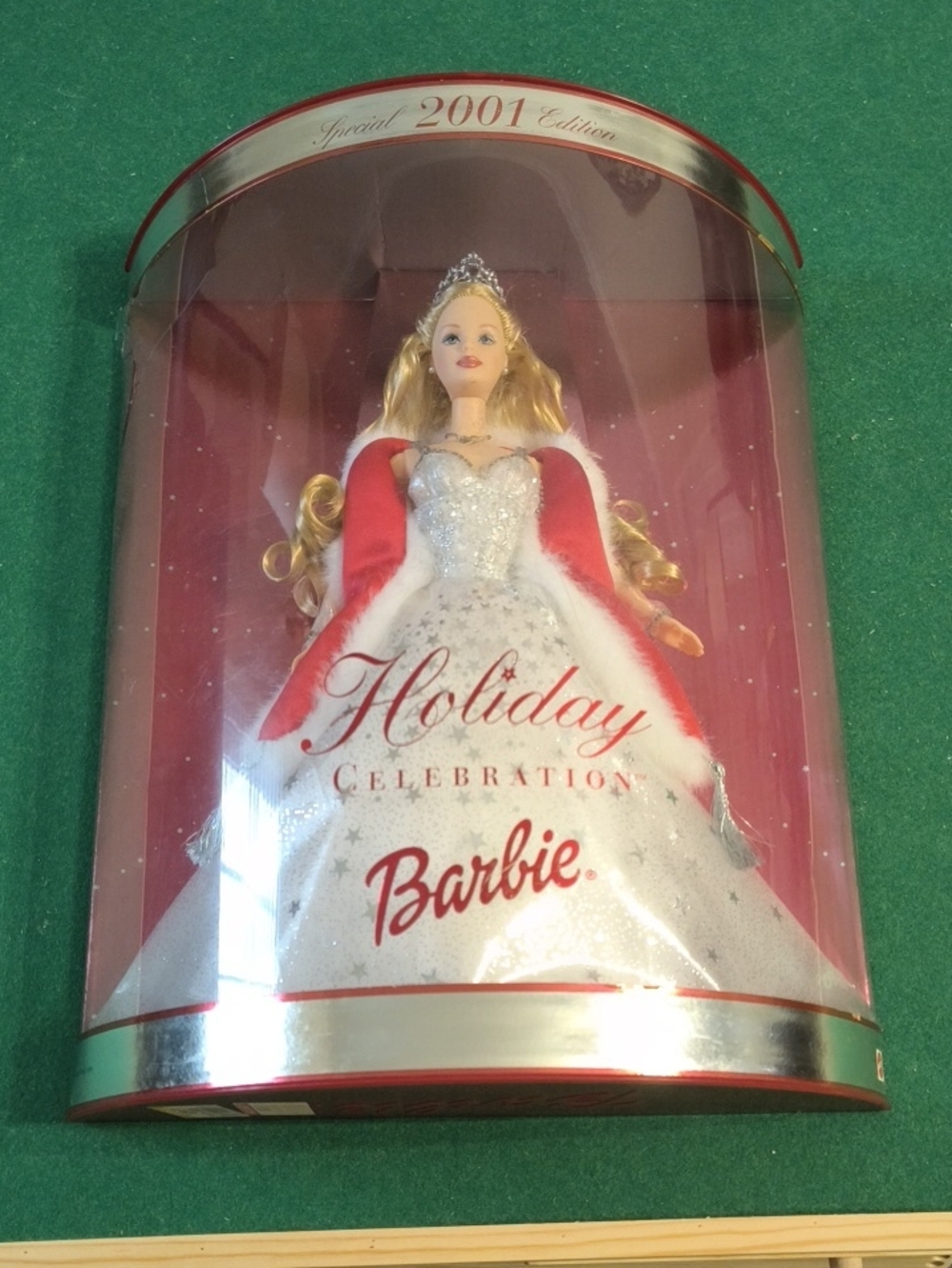 Barbie Holiday Celebration 2001 - White & Red Sparkle Gown